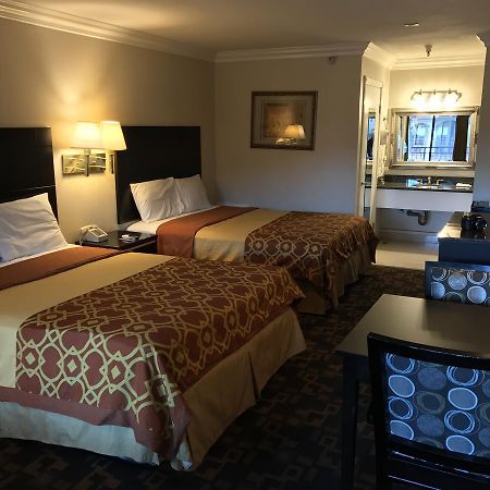 Castaic Inn Six Flags Valencia מראה חיצוני תמונה