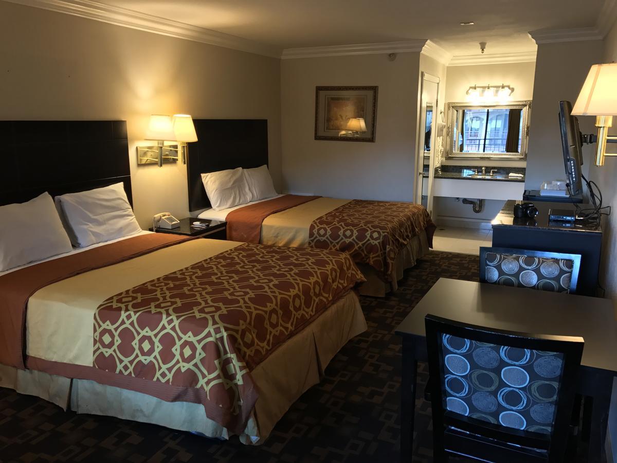 Castaic Inn Six Flags Valencia מראה חיצוני תמונה