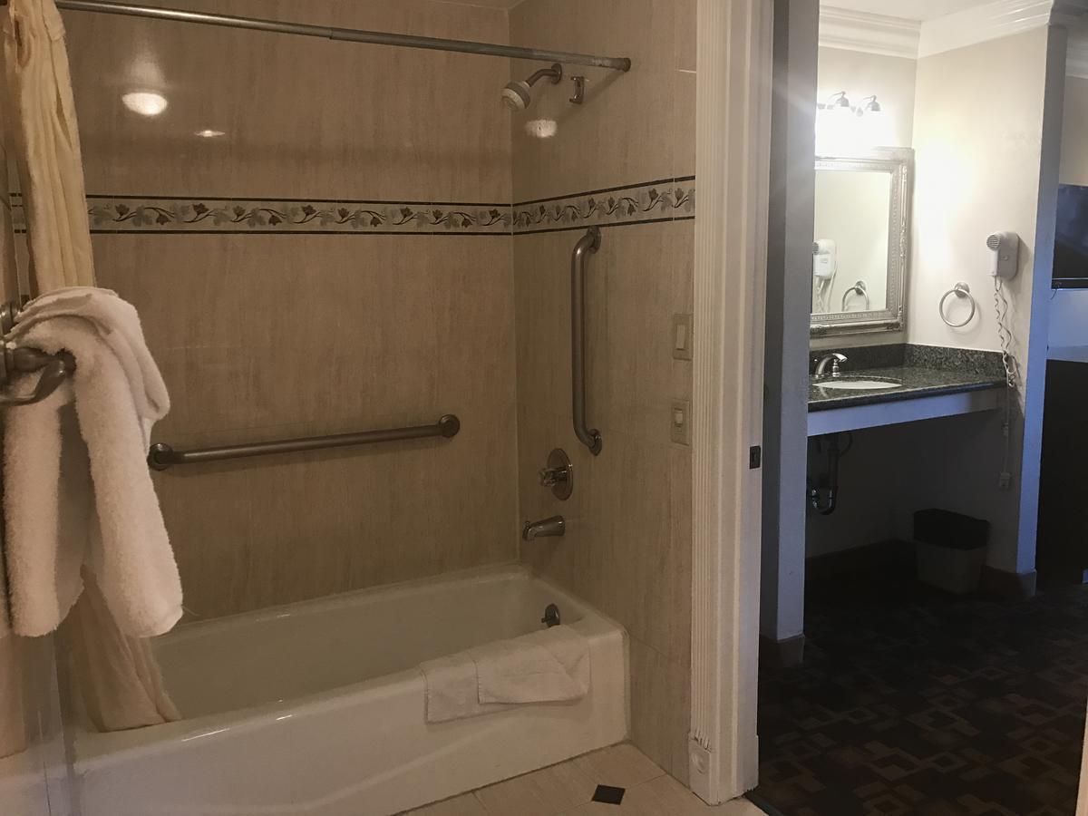 Castaic Inn Six Flags Valencia מראה חיצוני תמונה