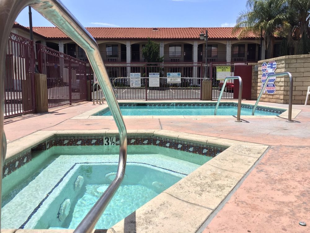 Castaic Inn Six Flags Valencia מראה חיצוני תמונה